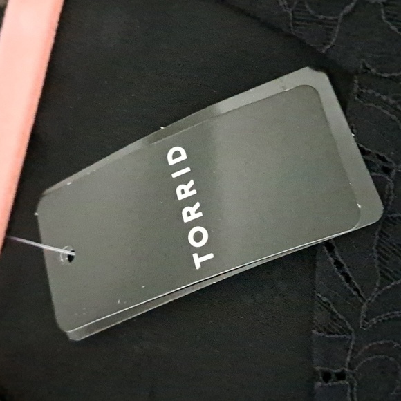 NWT TORRID LACE LONG SLEEVE PEPLUM BLOUSE. - Picture 3 of 8